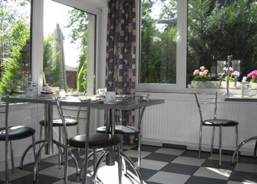 Hotel Garni Haus Schoenberger Хайлигенхаус Екстериор снимка