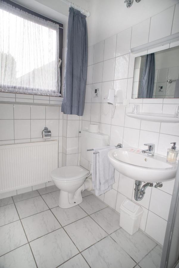 Hotel Garni Haus Schoenberger Хайлигенхаус Екстериор снимка